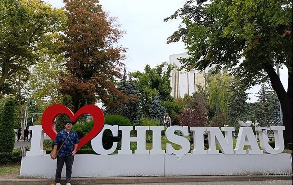 Chișinău City Tour and Wine Tasting at Mileștii Mici