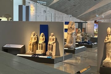 Private Tour of Pyramids, Sphinx, and Egyptian Museum in Cairo