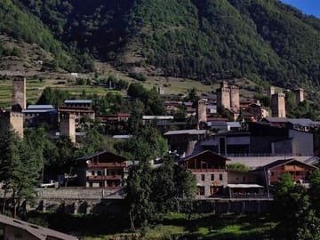 4 Full days in Georgia with private tour, free aiport
