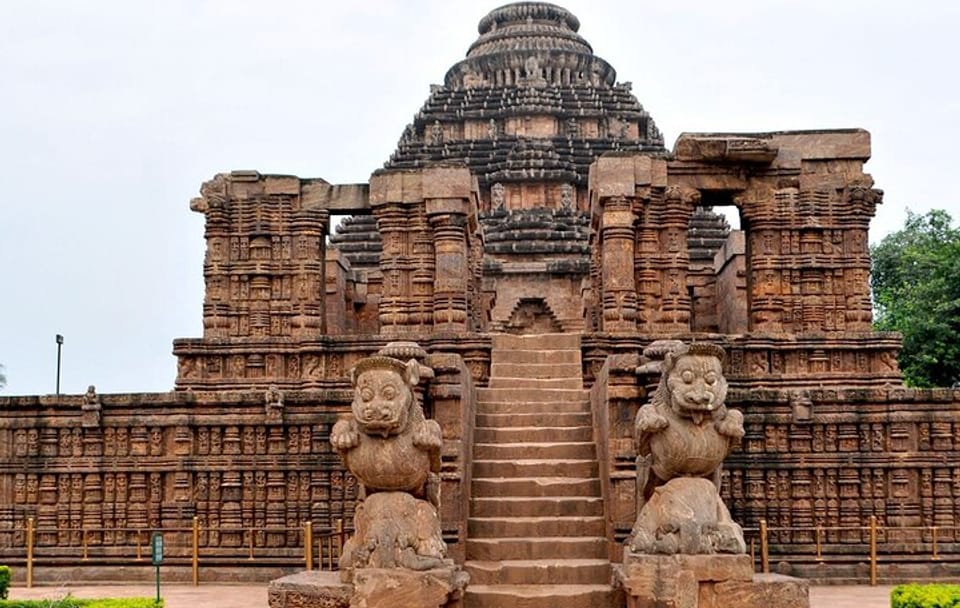 Full Day Trip to Konark Temple and Chilka Lake from Bhubaneswar