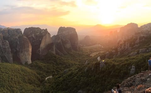 7-Day Private Cultural Tour of Greece: Meteora to Delphi