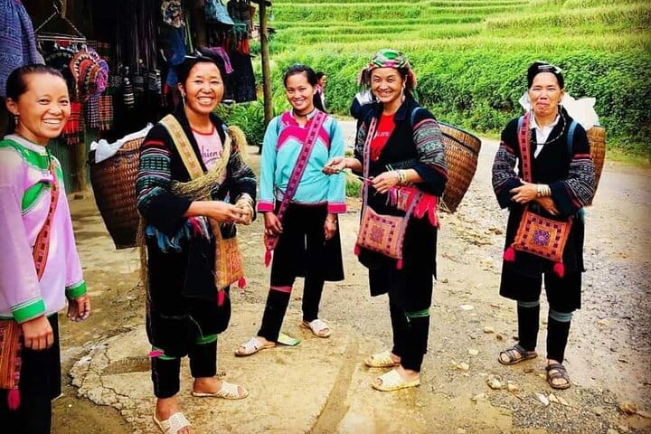 Sapa 2 Day 1 Night Trekking Tour (Cabin Bus + Homestay Overnight)