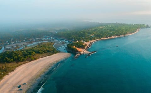 Private Transfer from Trincomalee to Colombo Airport with Stops