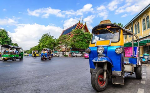 Tuk Tuk and River Cruise Tour of Bangkok's Hidden Gems