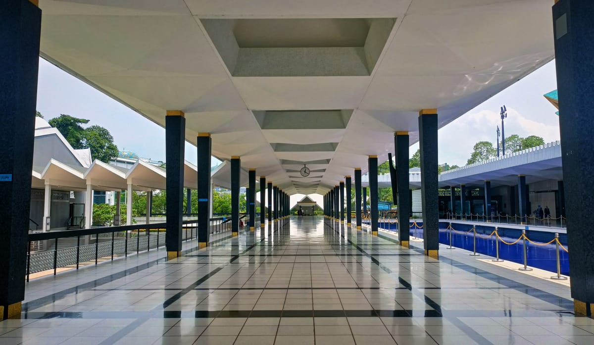 Private Kuala Lumpur Discovery Tour with KL Tower Skydeck & Skybox Visit