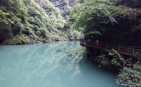 Baofeng Lake and Zhangjiajie Glass Bridge Day Tour