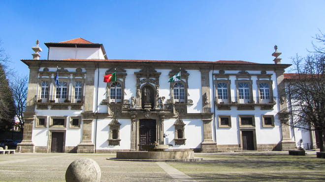 Private car transfer from Porto to Guimarães photo 3