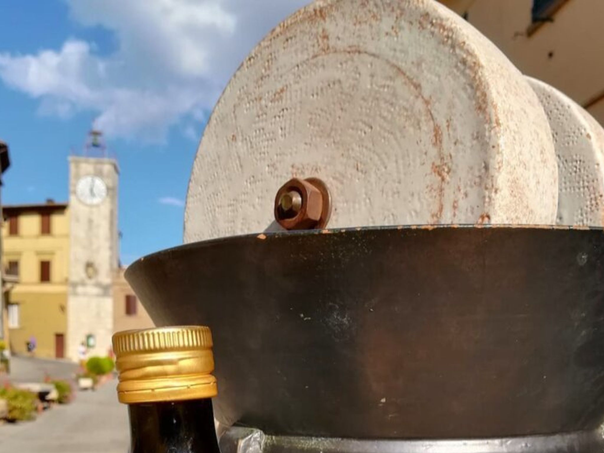 Olive Mill Tour with Oil and Food Tasting in Chianciano