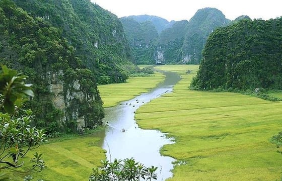 Full-day Tam Coc River Adventure