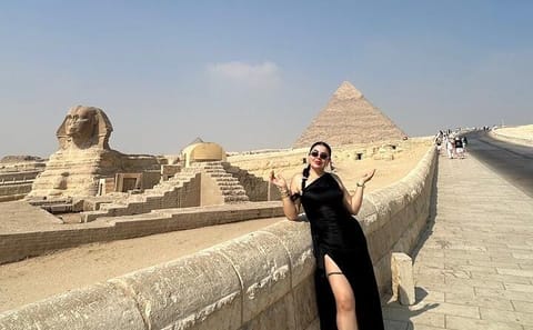 Private Giza Pyramids Tour with Lunch and Shopping in Cairo