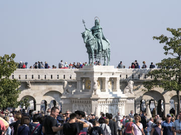 Walking Tour of Matthias Church and Buda's Landmarks