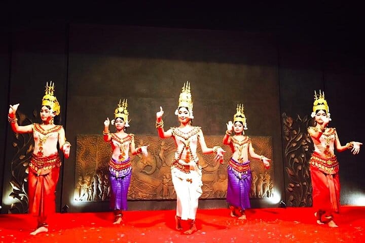 Apsara Dance Show with Dinner by Tuk-Tuk Roundtrip Transfer 10