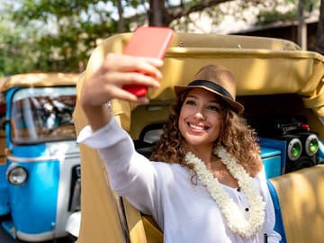 Tuk Tuk Tour of Colombo's Cultural Highlights
