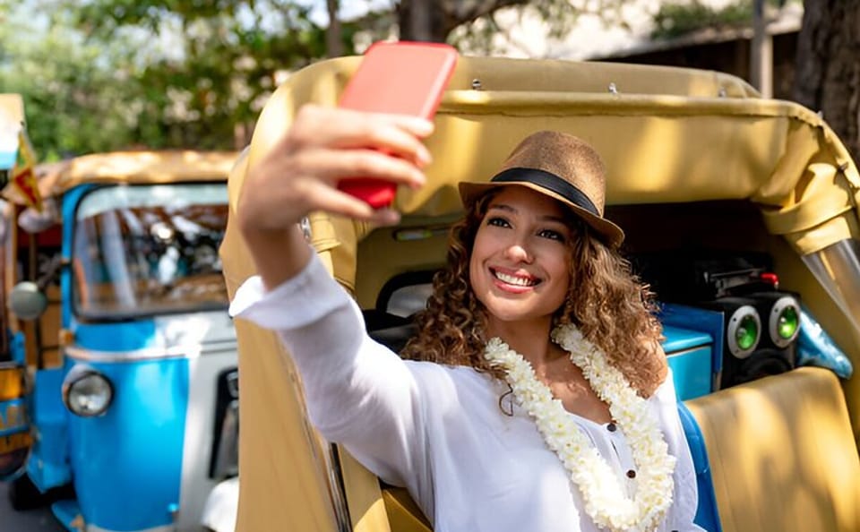 Tuk Tuk Tour of Colombo's Cultural Highlights
