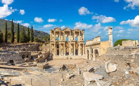 Ephesus and Pamukkale 2-Day Tour from Istanbul with Flights and Accommodation