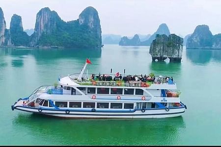 Luxury Halong Bay Cruise Tour with Buffet Lunch & Island Exploration