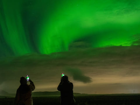 Northern Lights in Mini Bus with Local Pastries, Hot Chocolate, and Photos, photo 3