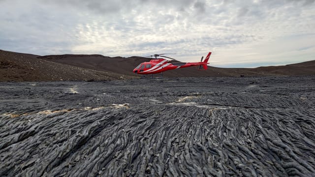 Volcanoes, Waterfalls and Glacier Landing – Helicopter Tour from Reykjavik