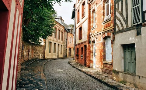 Private Guided Walking Tour of Historic Honfleur