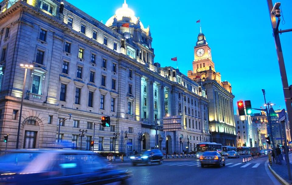 Shanghai Bus Tour: Explore Yu Garden, Zhujiajiao, and the Bund