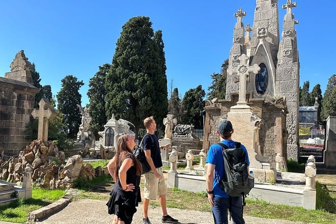Cemetery of Montjuïc Walking Tour – Art, History & Views