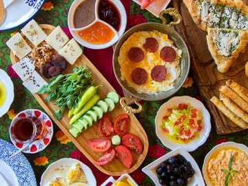 Istanbul Culinary Tour: Discover Street Food Across Two Continents