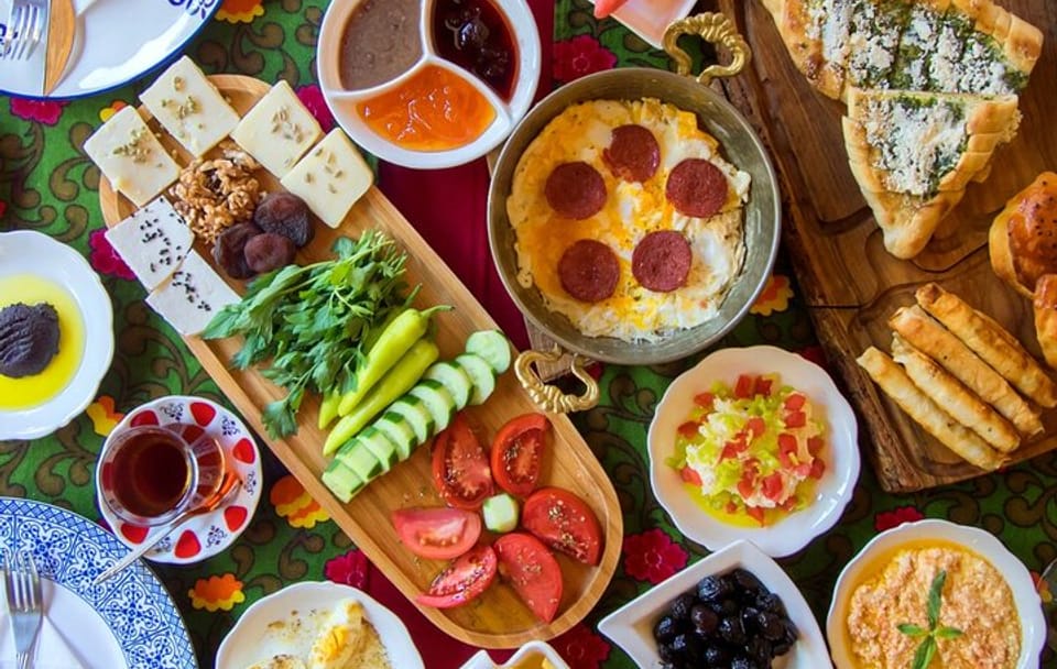 Istanbul Street Food Tour: Private Taste of Two Continents