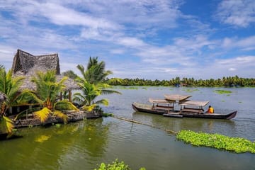 Cultural Temples and Backwaters Tour in South India
