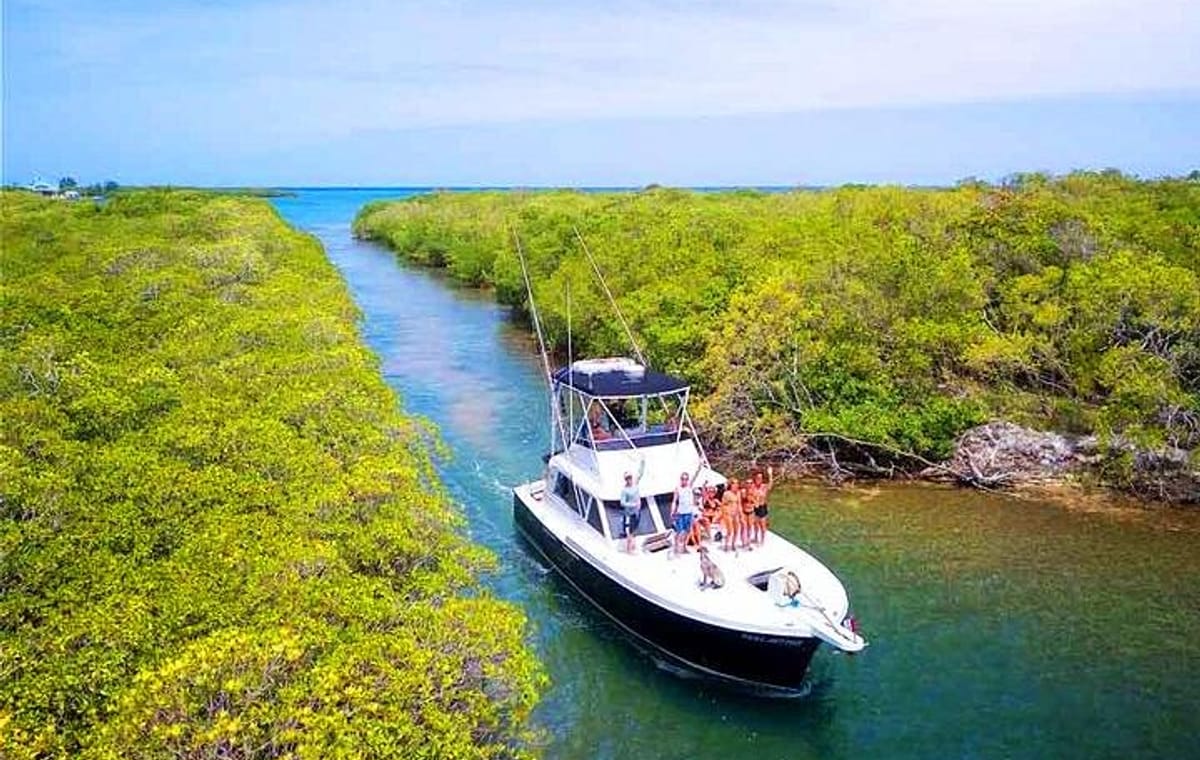 Roatan Private Northshore Snorkeling & Discover the Punta Gorda Village – 15 Pax