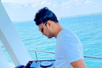 Private Boat Rental with Lunch in Mirissa, Sri Lanka