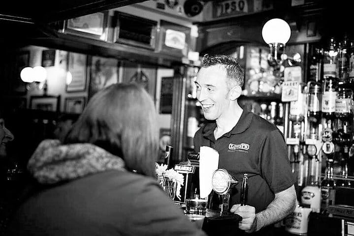 Irish whiskey tasting in local country pub. Galway. Private guided.