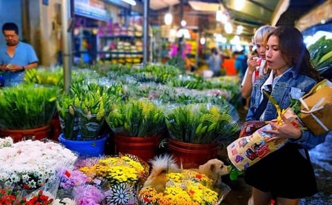 Scooter Tour of Ho Chi Minh City: Day or Night Adventure