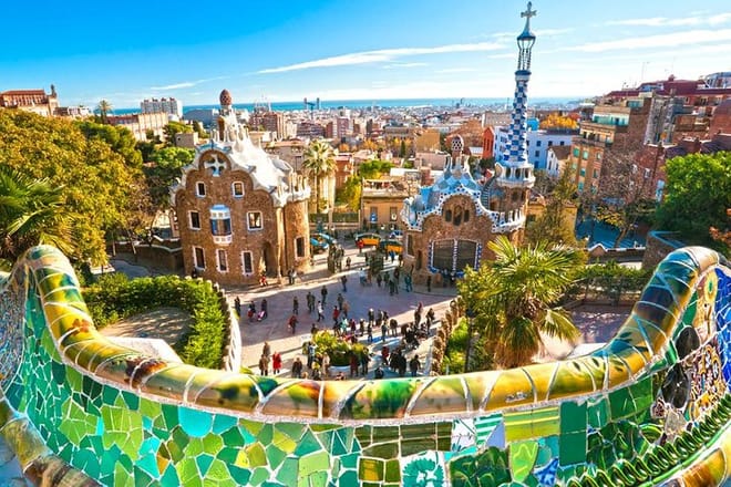 Barcelona Highlights: Private Guided Tour with Hotel/Port Pick-up
