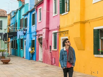 Professional Photoshoot Walking Tour in Burano, Venice