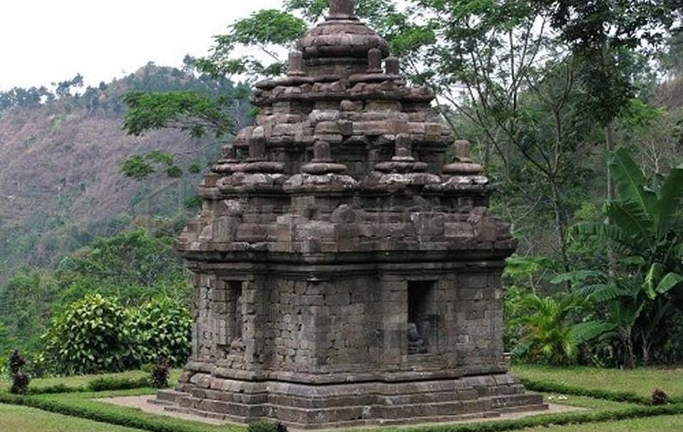 Java Village and Selogriyo Temple Tour from Borobudur