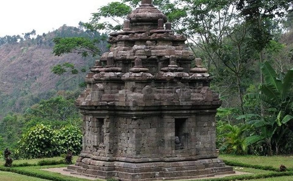 Java Village and Selogriyo Temple Tour from Borobudur