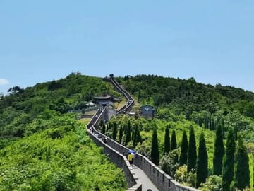 Shanghai: Yixing Little Great Wall Hike with Temple Visit