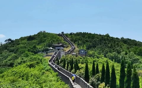 Hike Yixing Little Great Wall and Visit Fuyuan Chan Temple