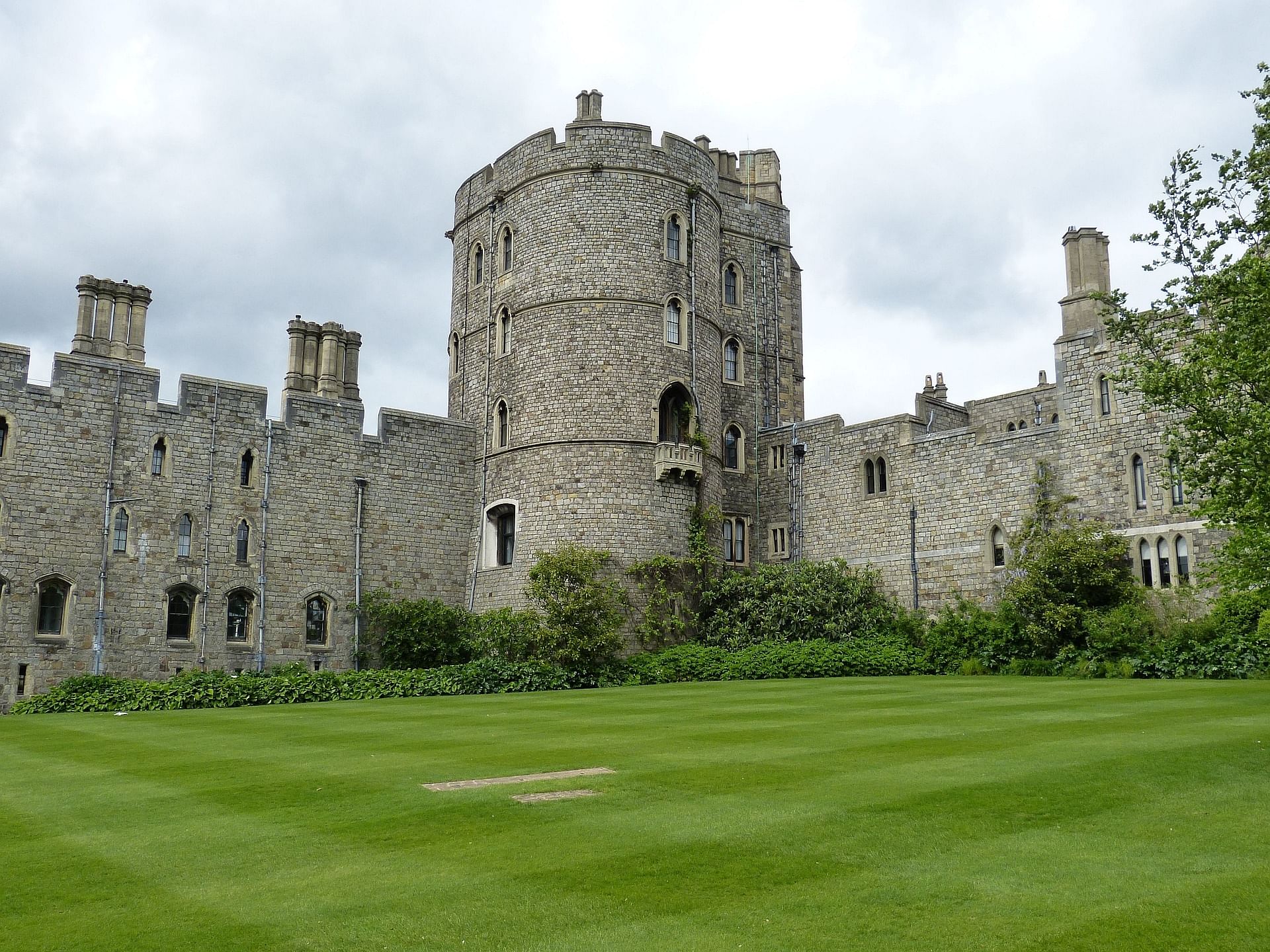 Windsor Castle Hampton Court Palace Private Tour With Pass