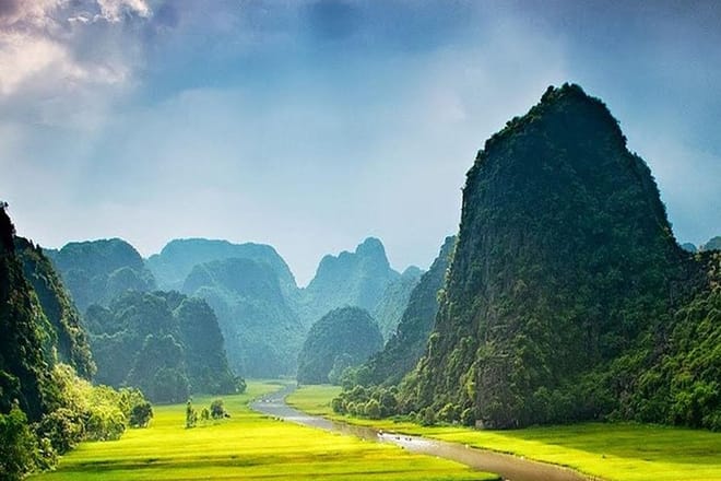 Hoa Lu - Mua Cave - Local Market -Tam Coc - Bich Dong 2days small group tour 7