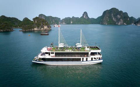 Luxury Day Cruise and Adventure in Halong Bay from Hanoi