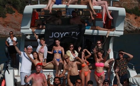 Private Luxury Yacht Tour along Alanya's Stunning Coastline