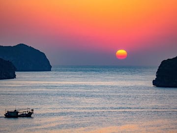 3-hour admiring the sunset on Lan Ha Bay: Kayaking, Swimming