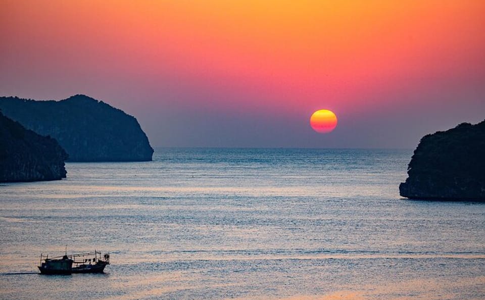 3-hour admiring the sunset on Lan Ha Bay: Kayaking, Swimming