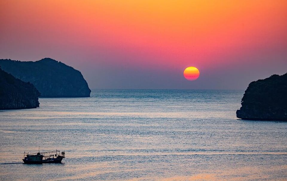 3-hour admiring the sunset on Lan Ha Bay: Kayaking, Swimming