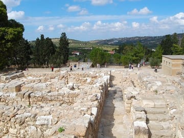 Private Tour of Knossos Palace and Heraklion Highlights