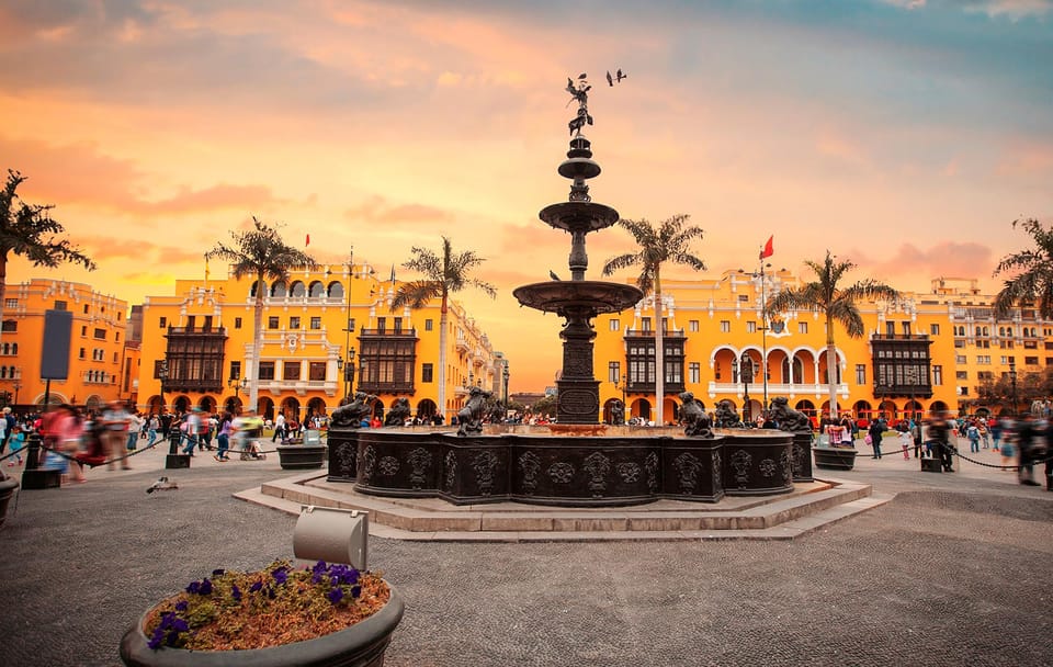 Lima Colonial and Modern Circuit Bus Tour in Lima, Peru