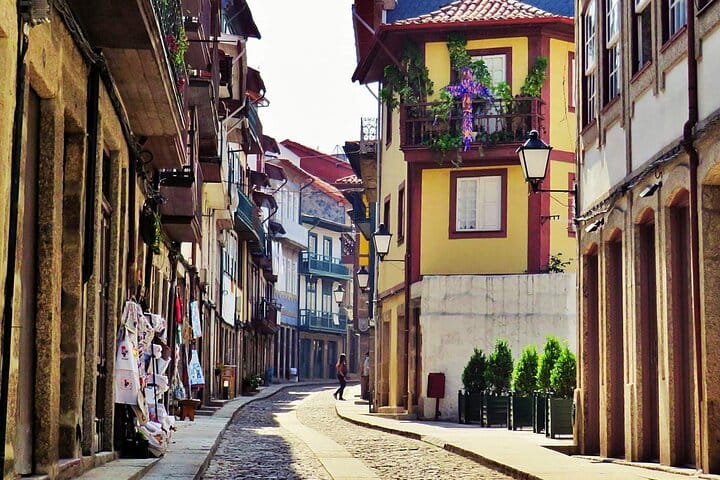 BRAGA E GUIMARÃES: Private Historic Tour from Porto