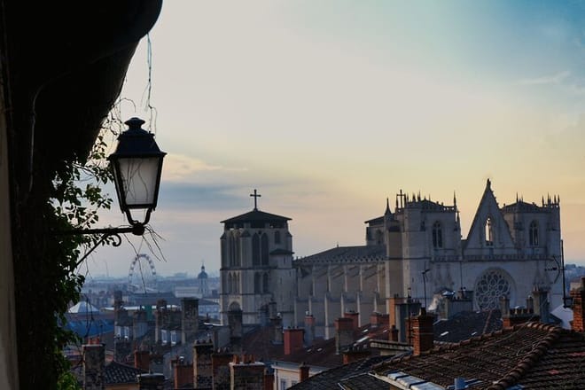 Lyon Ghost Hunt: Follow the Shadows Exploration Game 9