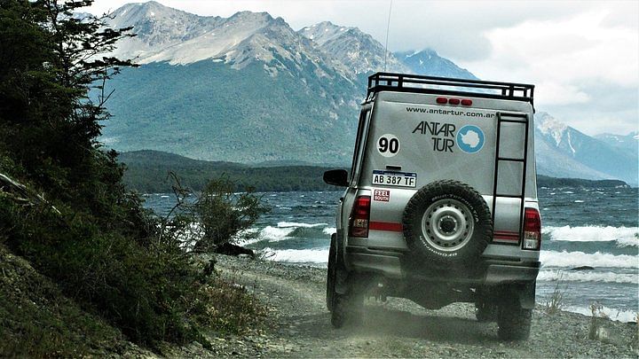 4WD Off-Road Adventure in Tierra del Fuego: Lakes & Asado from Ushuaia